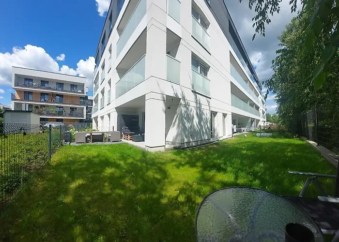 Spacious With Garden *