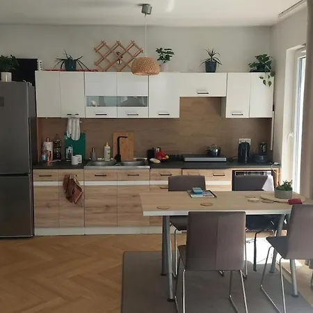 Spacious With Garden *