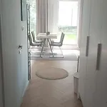아파트 Spacious With Garden 바르샤바