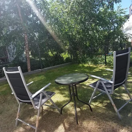 Spacious With Garden 아파트 *